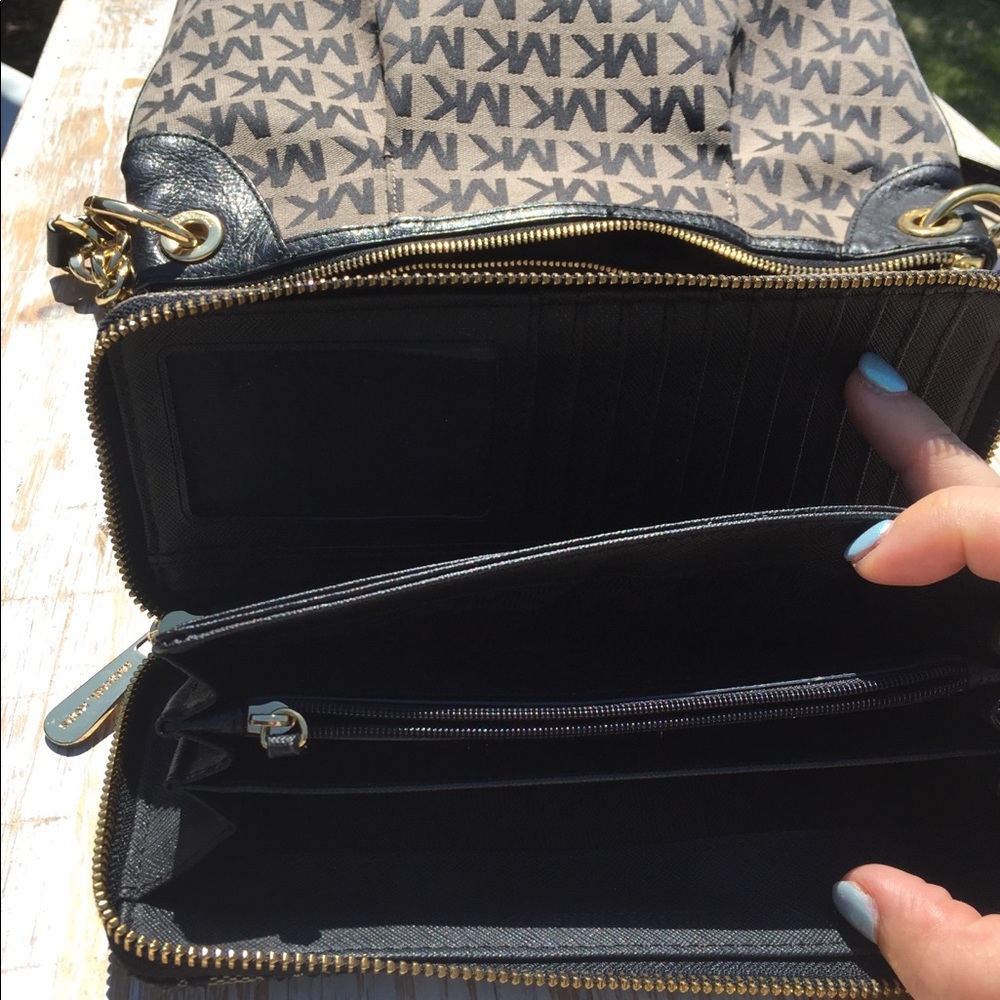 Michael Kors matching purse and wallet - Picture 4 of 5